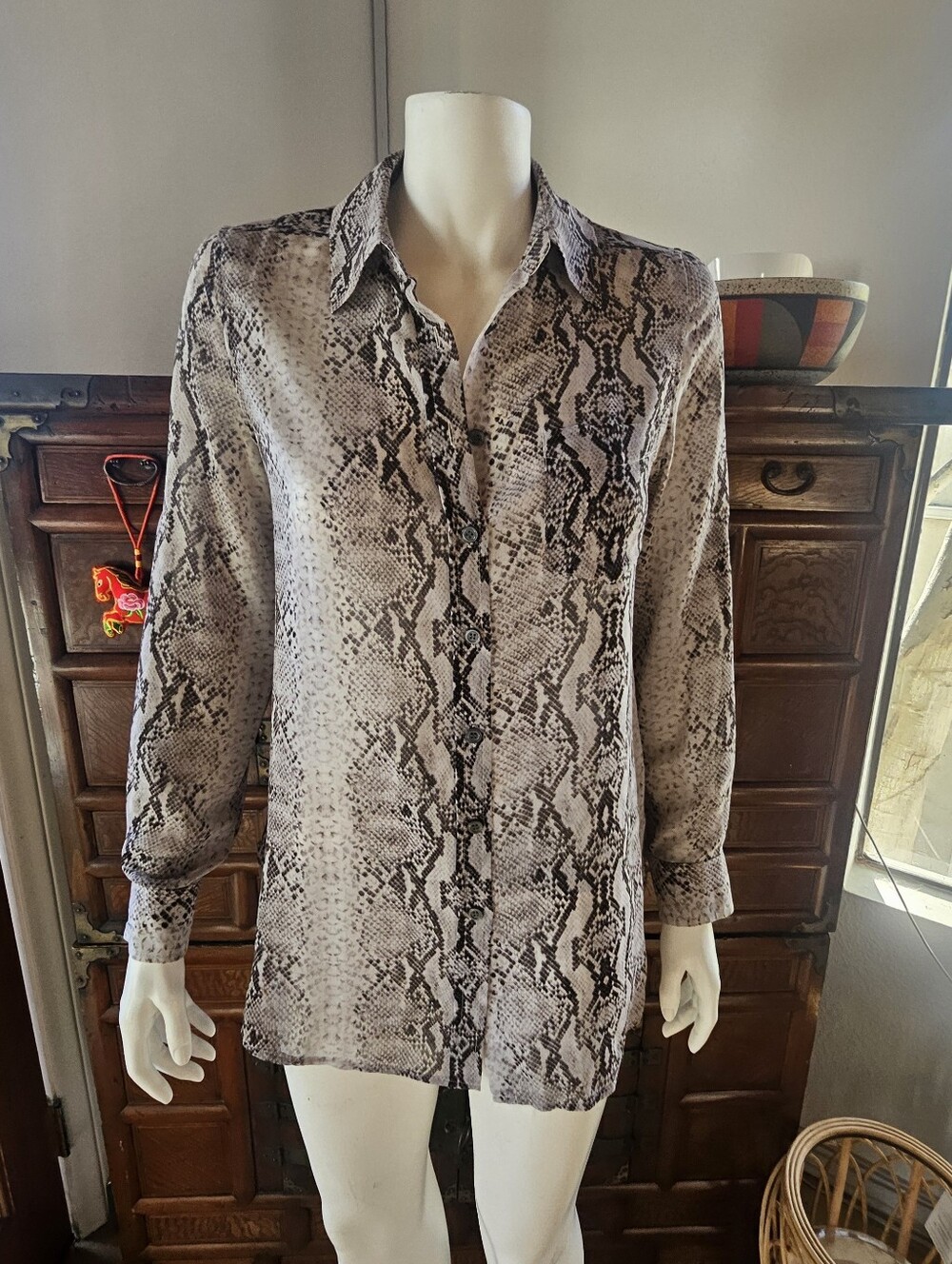 VICTPRIA SECRET Moda Internacional SNAKESKIN BLOUSE.   NEW